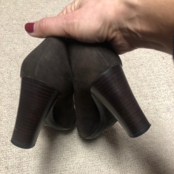 Calvin Klein Brown suede pump - Picture 3 of 7